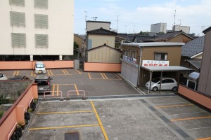 2  駐車場
